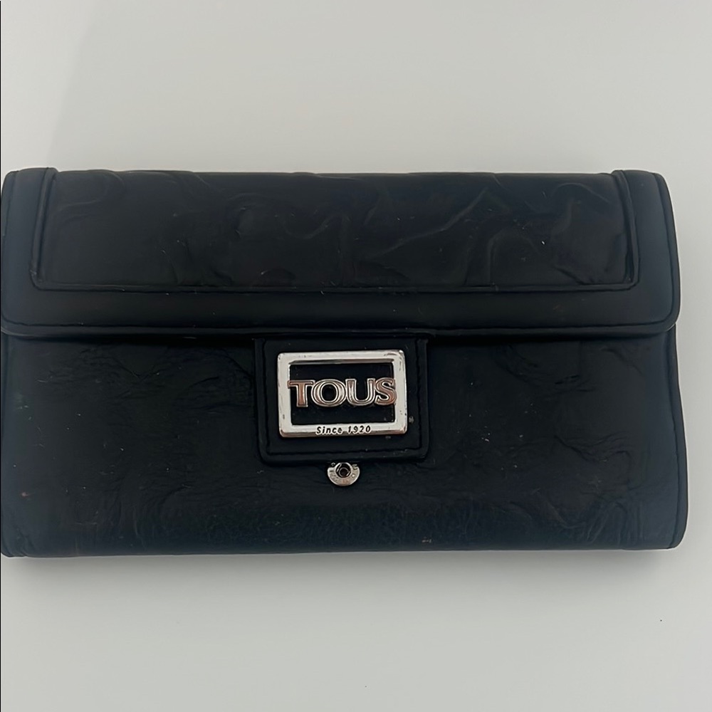 Tous Black and Silver Key Holder with Sleek Design